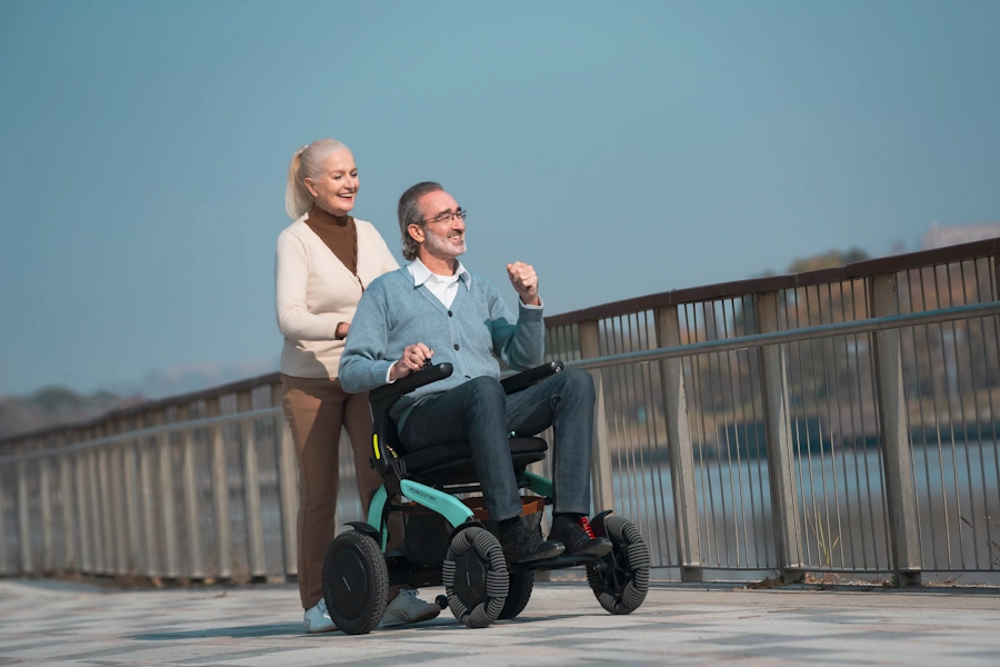 Robooter E05 scootmobiel zijaanzicht ingeklapt en compact