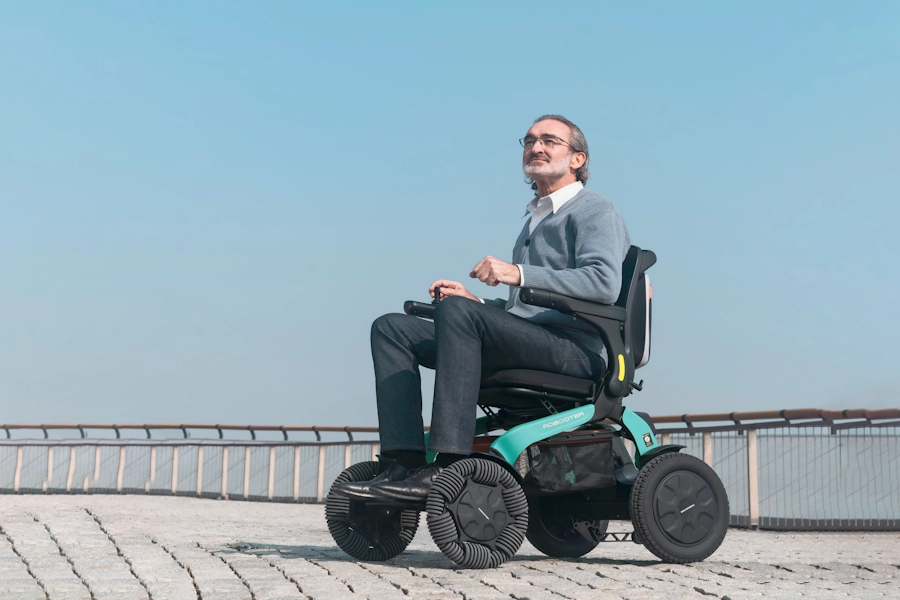 Robooter E05 scootmobiel achterzijde met grote wielen en reflectoren
